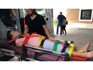 Oyun oynarken balkondan düşen çocuk yaralandı