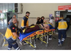 Kontrolden çıkan otomobil refüje uçtu: 5 yaralı