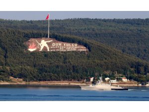 Rus askeri gemileri Çanakkale Boğazı'ndan geçti