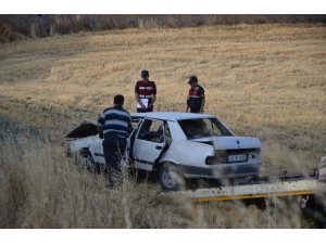 Otomobil şarampole uçtu: 2 yaralı