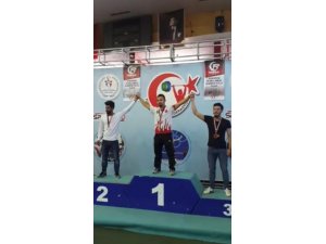 Ağrı’lı haltercilerden 3 madalya