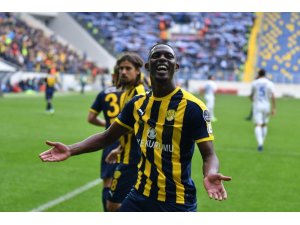 Denizlispor, Hadi Sacko’yu renklerine bağladı