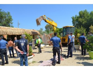 Didim’de kaçak yapıların yıkımı kısa sürdü