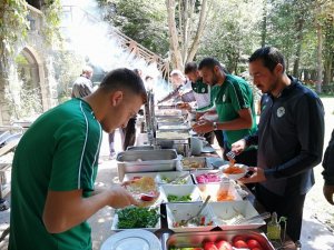 Konyaspor'un Bolu kampında barbekü partisi