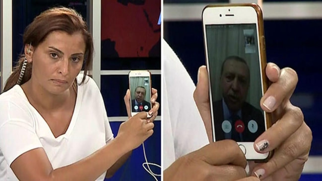 Hande Fırat'ın o telefonu müzeye konuldu...