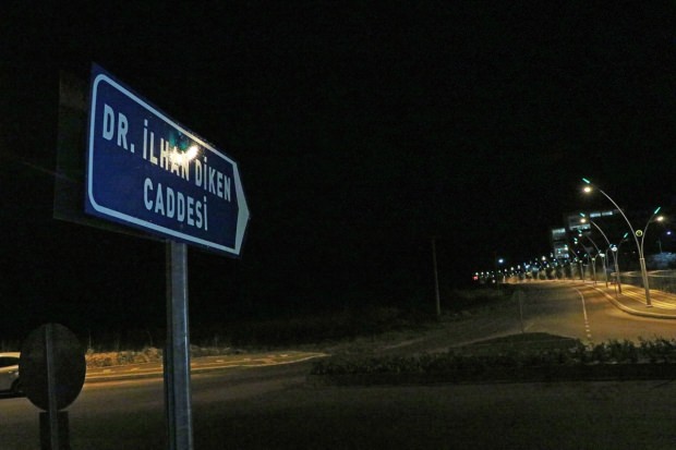 HDP'li belediye caddeye terör suçlusunun adını taşıyan tabelayı astı