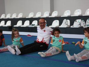Spor okullarına misafir oldu
