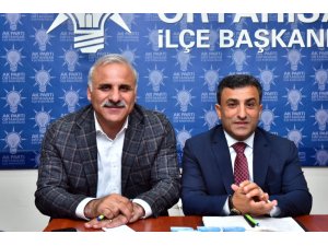 AK Parti Ortahisar İlçe Başkanlığı’nı ziyaret eden Zorluoğlu projelerini anlattı