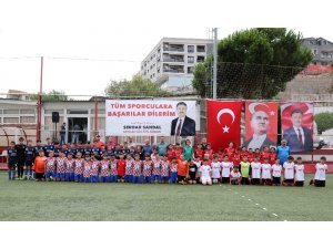Bayraklı’da 32 takımın katılımıyla gençlik futbol turnuvası