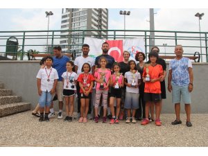 Toroslar’ın tenis sporcuları gelecek vaat ediyor