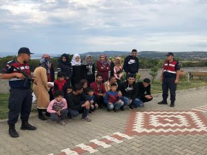 Çanakkale’de 78 göçmen kaçarken yakalandı