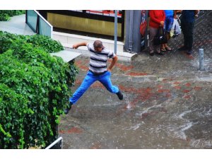 Muğlalılar yaz yağmuruna hazırlıksız yakalandı