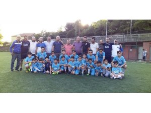Göçükte kaybettikleri arkadaşlarının anısına yaz futbol okulu açtılar