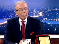 Uğur Dündar ödülü alınca yine Birand'a çattı! VİDEO