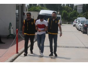 Misafirliğe gittiği evi soydu