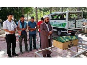 Annesinin çöpe attığı bebek kimsesizler mezarlığına defnedildi