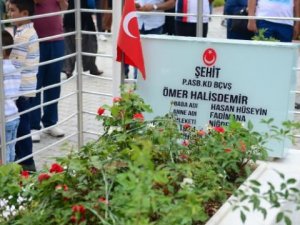 Ömer Halisdemir kabri başında anıldı