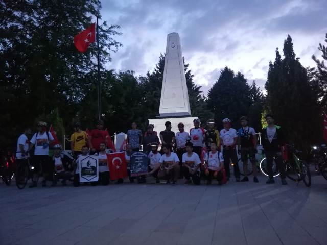 Şehitler için pedal çevirdiler