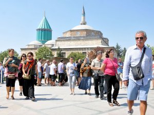 Mevlana'nın "gel" çağrısına yılın ilk yarısında 1,3 milyon kişi uydu