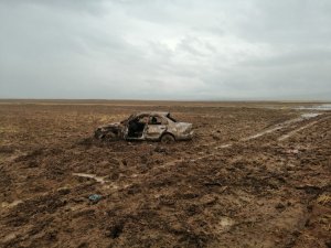 Konya’da otomobil tarlaya uçtu: 3 yaralı