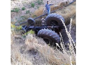 Diyarbakır’da traktör şarampole yuvarlandı: 1 yaralı