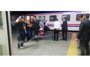 Yolcu treninde kolunu kapıya sıkıştıran kadın hastaneye sevk edildi