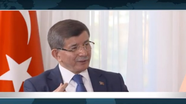Davutoğlu'na direkt sordu! "FETÖ'nün siyasi ayağı mısınız?"
