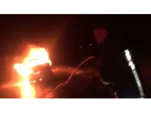 Kars’ta araç cayır cayır yandı