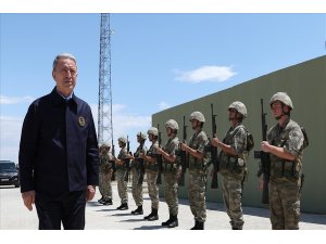 Bakan Akar sınırın sıfır noktasında