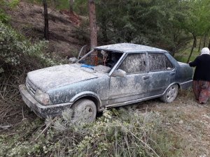 Kontrolden çıkan otomobil dere yatağına düştü