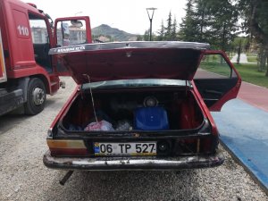 Park halindeki otomobil yandı