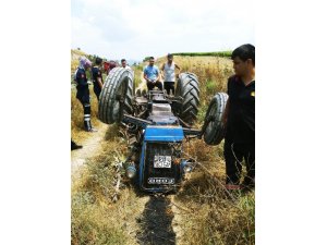 Devrilen traktörün altında kalan sürücü öldü