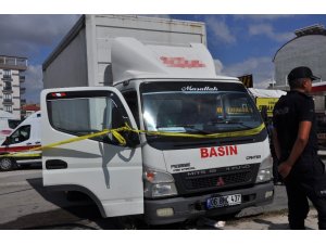 Gazete dağıtım şirketi şoförü araç içinde ölü bulundu