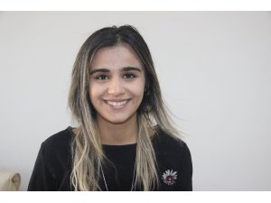 Çantası çalınan genç kız kapkaççıyı böyle kovaladı