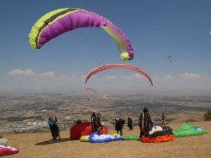 Akşehir’de Yamaç Paraşütü heyecanı