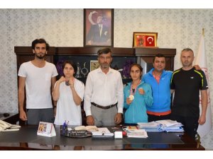 Kırşehirli şampiyon sporculardan Şahin'e ziyaret