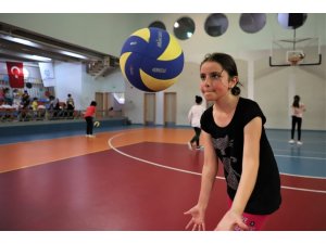 Geleceğin voleybolcuları yetişiyor