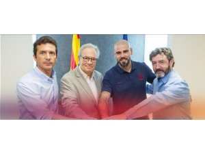 Victor Valdes yeniden Barcelona’da