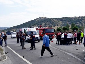 İki otomobil çarpıştı: 3’ü ağır 4 yaralı