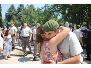 Erleri yemin töreninde aileleri yalnız bırakmadı