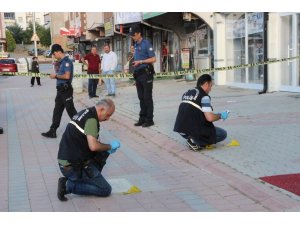 İş yerinin önünde silahlı saldırıya uğradı