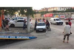 Alanyurt yolunda yine kaza: 2 yaralı