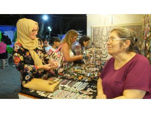 Burhaniye’de kadınların ürettiği takılar ilgi gördü
