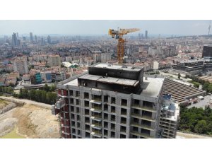 Ümraniye’de yangın çıkan 29 katlı bina havadan görüntülendi