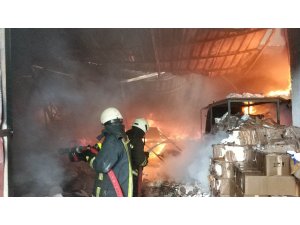 Samsun’da iş yeri alev alev yanıyor