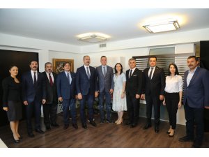 Bakan Gül'den Ankara Barosu'na ziyaret