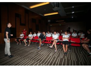 Beşiktaş Futbol Takımı’na yeni sezon kuralları hakkında bilgi verildi