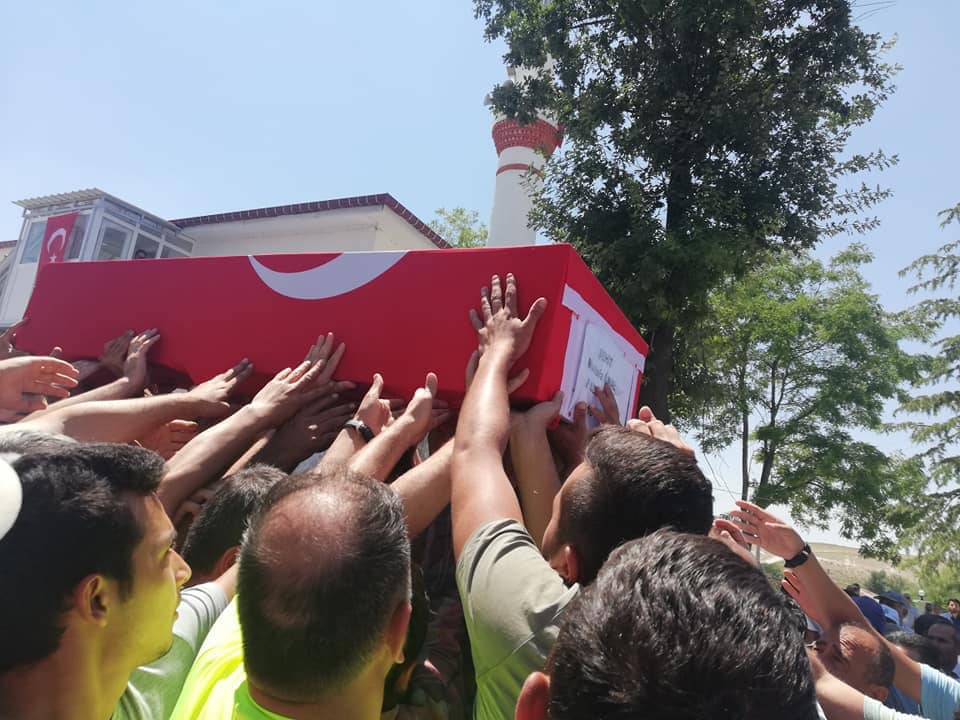 Şehit uzman onbaşı son yolculuğuna uğurlandı