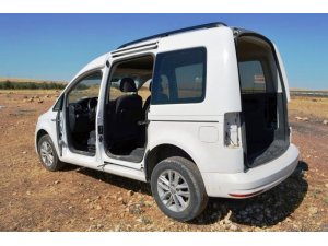 Çalınan araç arazide kapısız bulundu