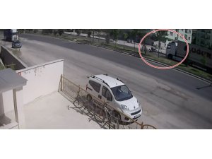 Tırın önüne atlayan şahıs ağır yaralandı